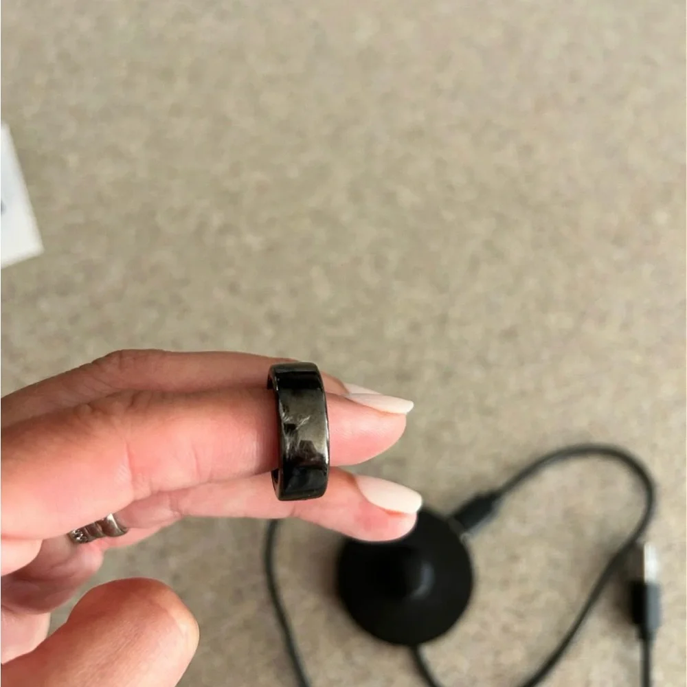 Oura Black Smart Ring with Charger